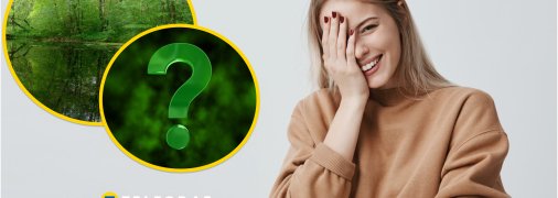 Дівчина сміється