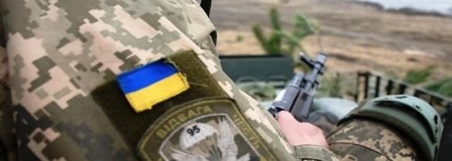 Я поел и в каске. "Слуга народа" Мовчан показал фото с передовой – там увидели насмешку над героями АТО