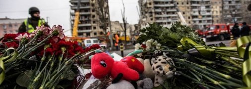 Вблизи места атаки уже появился настоящий мемориал памяти погибших днепрян