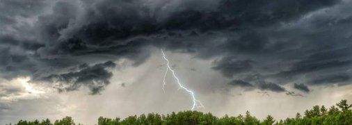 Україну сьогодні накриє градом і шквальним вітром: яким регіонах чекати поганої погоди