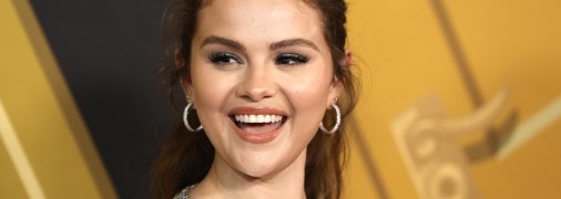 Селена Гомес сяє у новому кліпі