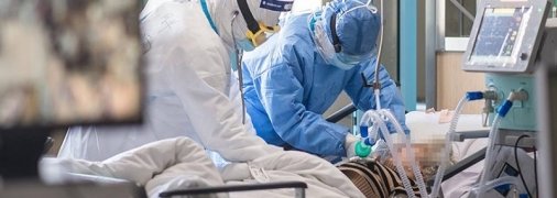 Медики под кислород не ложатся: украинки рассказали, как болели "короной" по два, а то и три раза