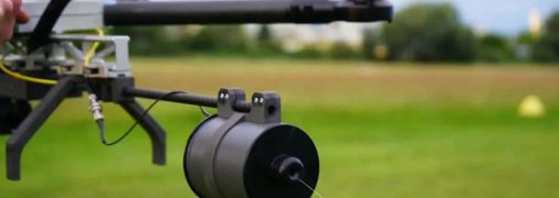Дрон з котушкою оптоволокна