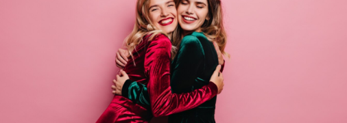 Листівки для подруг у свято 1 серпня