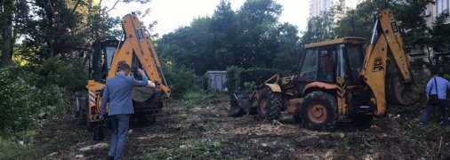 "У студмістечко, зламавши огорожу, в'їхав бульдозер": одеський вуз заявив про рейдерське захоплення