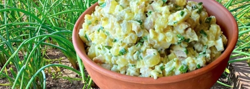 Легкий оливье с мясом и зеленью