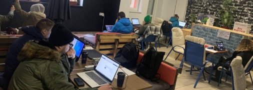 Хаб Дмитрия Осовского был заполнен посетителями во время блэкаута