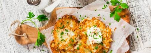 Руслан Сенічкін готує оладки зі смаком піци в прямому ефірі Сніданку з 1+1