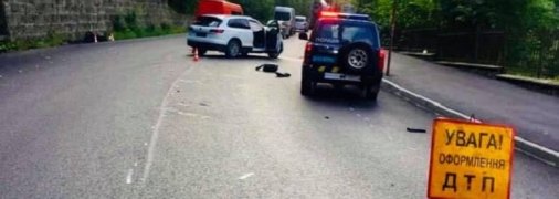 В Яремче пьяный полицейский устроил ДТП и погубил мотоциклистку (фото, видео)