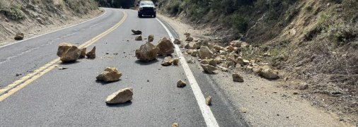 Обвал на дороге из-за землетрясения в Калифорнии