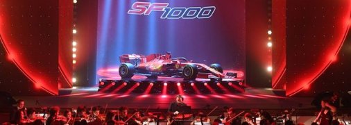 Феррари в театре представила болид на сезон-2020