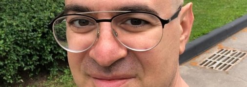 Гарик Мартиросян остался без пышной шевелюры