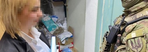 Вместо кокаина подложила липу: всплыли подробности похищения наркотиков полицейской из Одессы (фото)