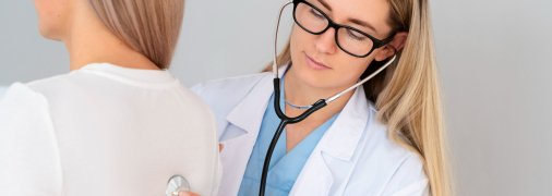 Жінка на прийомі у лікарки