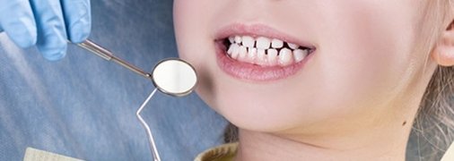 Под Киевом ребенку удалили сразу 12 зубов, мама обвиняет врачей