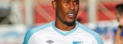 Лікарі 40 хвилин намагалися його врятувати: футболіст помер у 22 роки