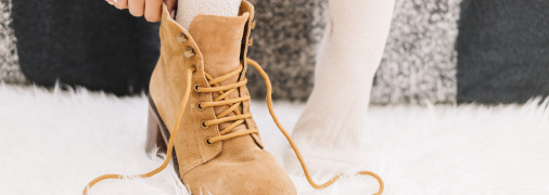 Білі розводи на взутті не можна залишати надовго