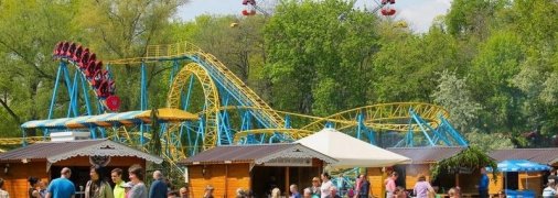 В Северной Ирландии аттракцион упал на людей в парке развлечений - 4 детей госпитализировали (видео)