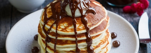 Эти панкейки станут отличным вариантом завтрака (изображение создано с помощью ИИ)