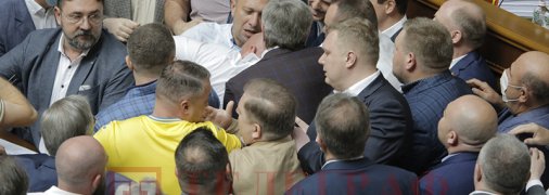 З'явилося відео, через що билися депутати в Раді