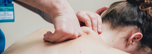 Сеанс массажистка проводила у себя дома, а не в сертифицированном салоне