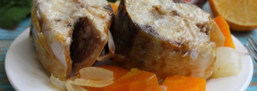 Запеченная в банке скумбрия с овощами