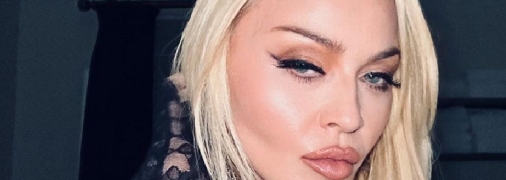 Мадонна постійно епатує на сцені