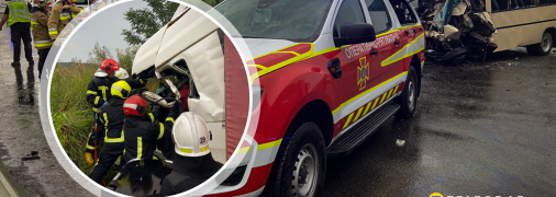 Во Львовской области пригородная маршрутка столкнулась с автопоездом: есть погибшие и раненые (фото)