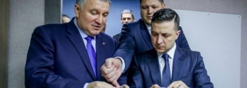 Просьба президента: кто и что стоит за отставкой Арсена Авакова