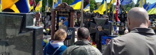 Горячие споры по поводу некоторых мемориалов продолжаются, но от идеи перезахоронений отказались