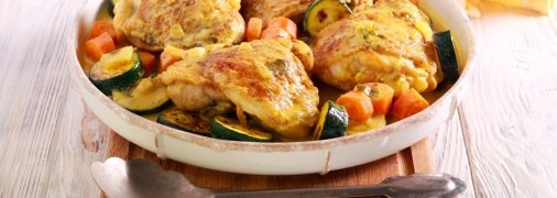 Куриные бедрышки в луковом соусе