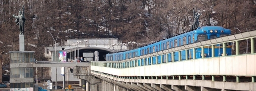Міст Метро у Києві - в аварійному стані, його треба перекривати, вважає експерт