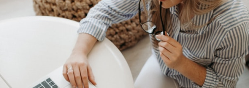 Исследование: если женщина зарабатывает больше мужа, то это не облегчает ее работу по дому