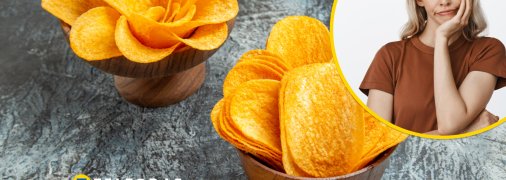 Дівчина та картопляні снеки