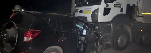 Под Днепром грузовик подмял под себя вылетевшую на встречку Toyota: много погибших (фото)