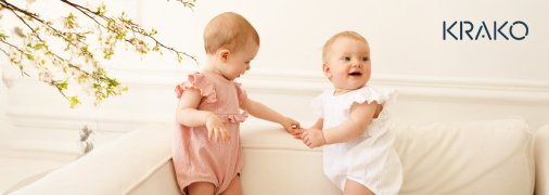 Детская одежда демонстрируется через искусственно сгенерированное видео