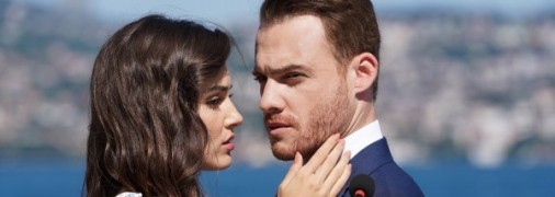 Кадр із серіалу "Постукай у мої двері"