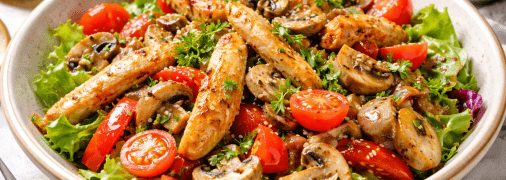 Салат с курицей, грибами и овощами