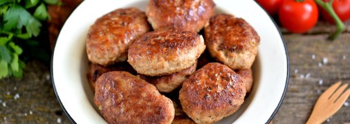 Котлеты по-селянски с грибным соусом