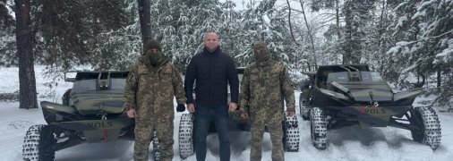 "Українська бронетехніка" та благодійний фонд "МИР І КО" передали ЗСУ три багі VOLS