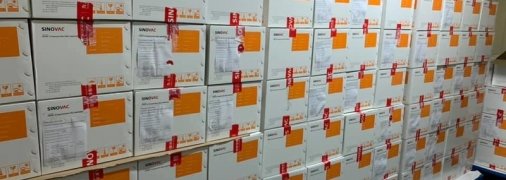 Спустя месяц в Украину отправляют вторую партию китайских вакцин от коронавируса