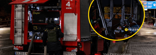 Спасатели работают на месте пострадавшего дома в Киеве