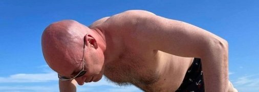 "А вы так можете?": полуголый Гордон удивил сеть фото с женой