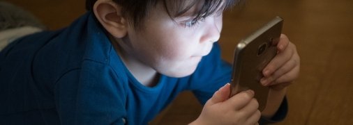 Дітей важливо попередити про небезпеку дзвінків із невідомих номерів