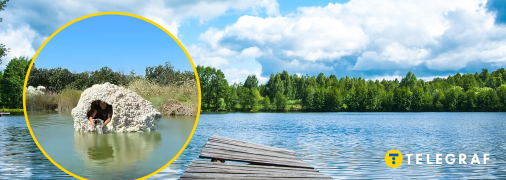 Чоловік створив собі "житло" на воді