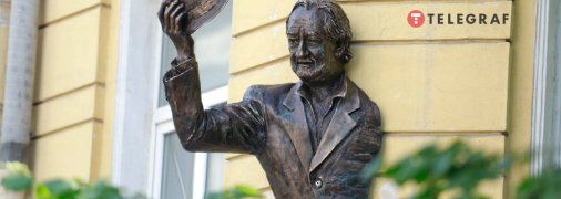 Мемориальная доска-горельеф Богдану Ступке