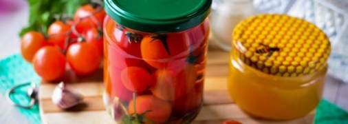 Помідори в медовому маринаді на зиму