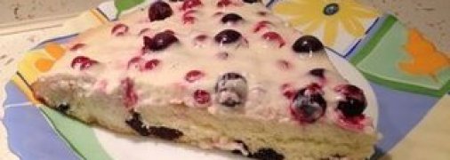 Легкий пирог с ягодами