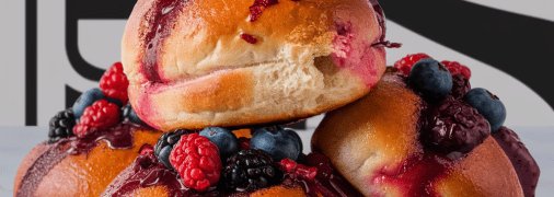 Эти булочки получаются очень мягкие и ароматные (изображение создано с помощью ИИ)