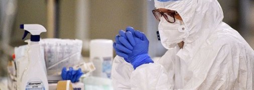 Хуже всего ситуация - в Запорожской и Харьковской областях, где всего за сутки умерли 10 и 9 человек соответственно